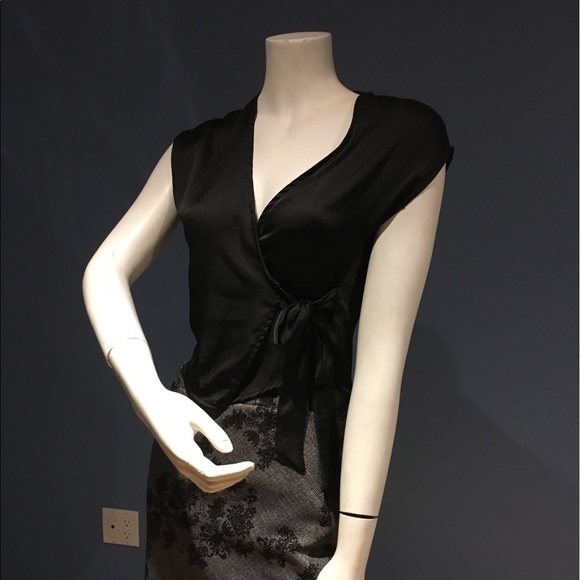 Black short sleeve blouse - Picture 3 of 10